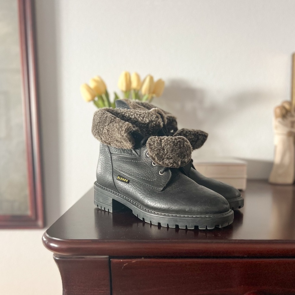 Black Leather Boots with Fur Lining